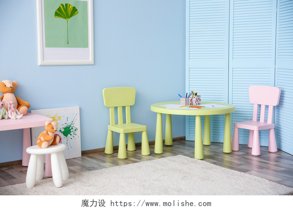 彩色室内儿童游戏室彩色家居配图内部的游戏室